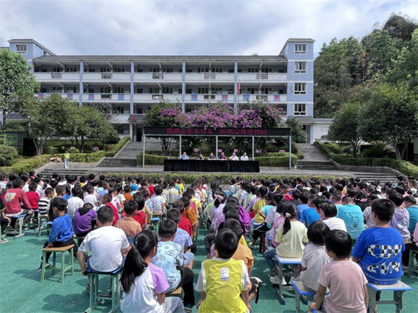 新坝民族学校上“学习科学 拒绝邪教”开学第一课yibin600.jpg 新坝民族学校上“学习科学 拒绝邪教”开学第一课yibin600.jpg